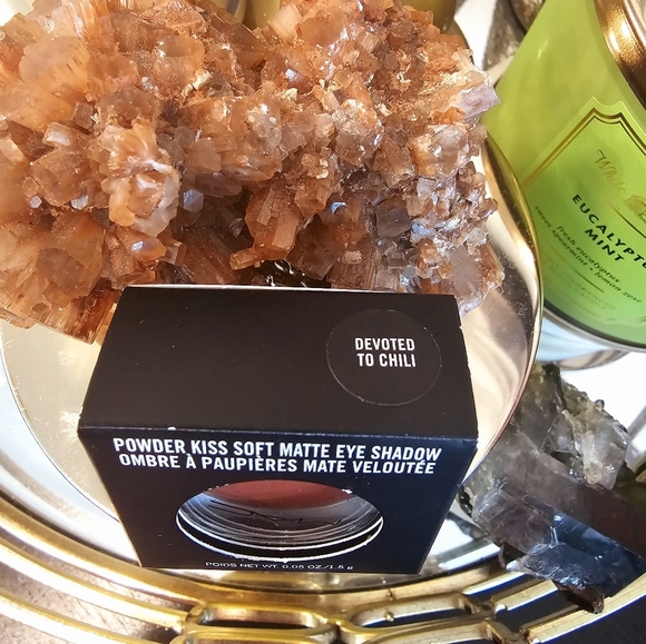 MAC Powder Kiss Soft Matte Eye Shadow Color Devoted To Chili. - Picture 3 of 4